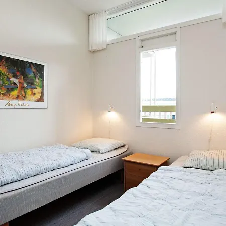 4 Person On A In Appartement